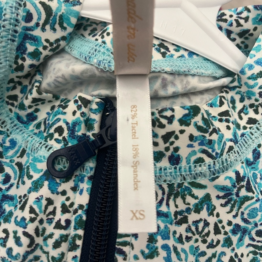Luxury Rash Guard - Picture 4 of 4